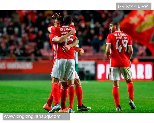 足总杯惊天逆转本菲卡2-1战胜巴萨全场沸腾