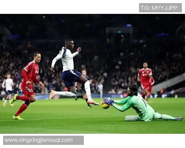 世界杯焦点战拜仁险胜利物浦红牌争议引发全场热议