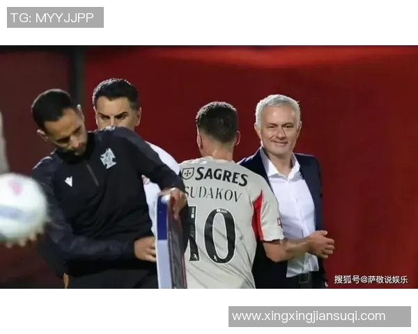 本菲卡逆转曼联友谊赛胜利神扑与争议判罚引发热议 本菲卡逆转曼联友谊赛胜利神扑与争议判罚引发热议